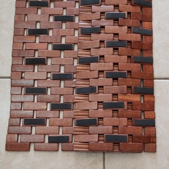 BAMBOO BATH MAT - NON SLIP AND HYGIENIC - Picture 1 of 6